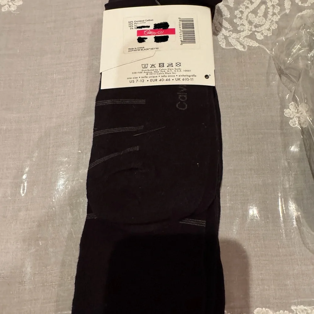 ❤️ NWT FOUR PAIRS OF Calvin Klein women’s Black Socks - Picture 2 of 2